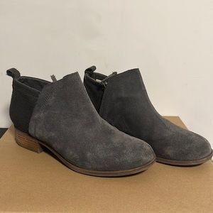 TOMS Women's Deia Side-Zipper Suede Booties grey size 7